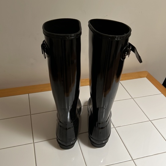 Hunter Rain Boots ☔️ 16” tall, size W7. Fits 7-7.5. - Picture 3 of 7